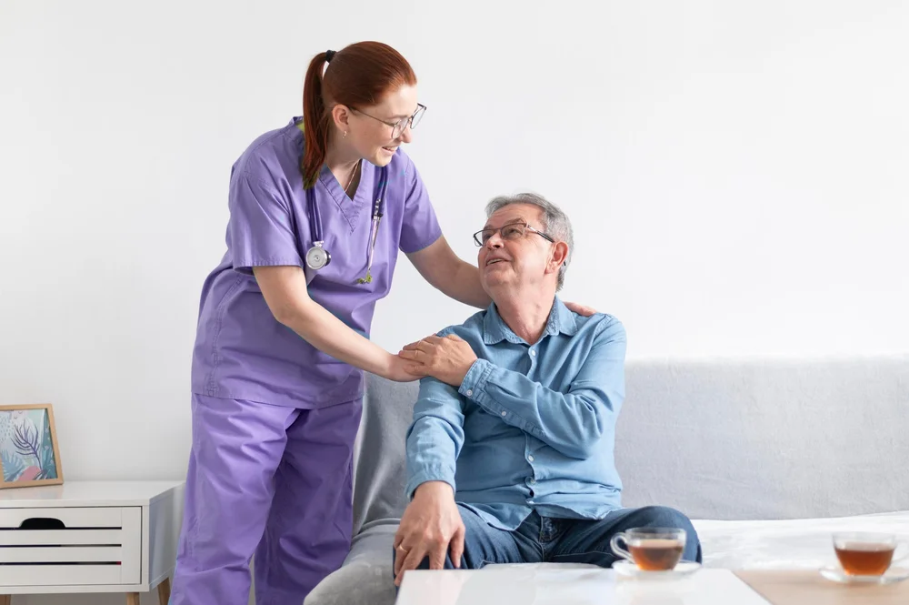 medium-shot-smiley-man-nurse